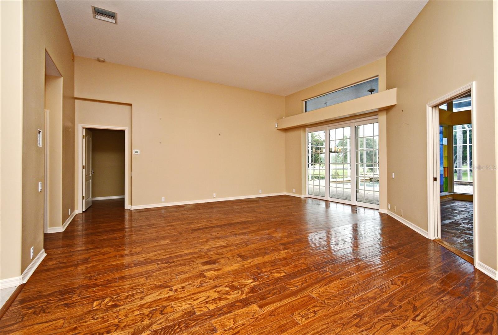Image 8 of 64 For 643 Cricklewood Terrace