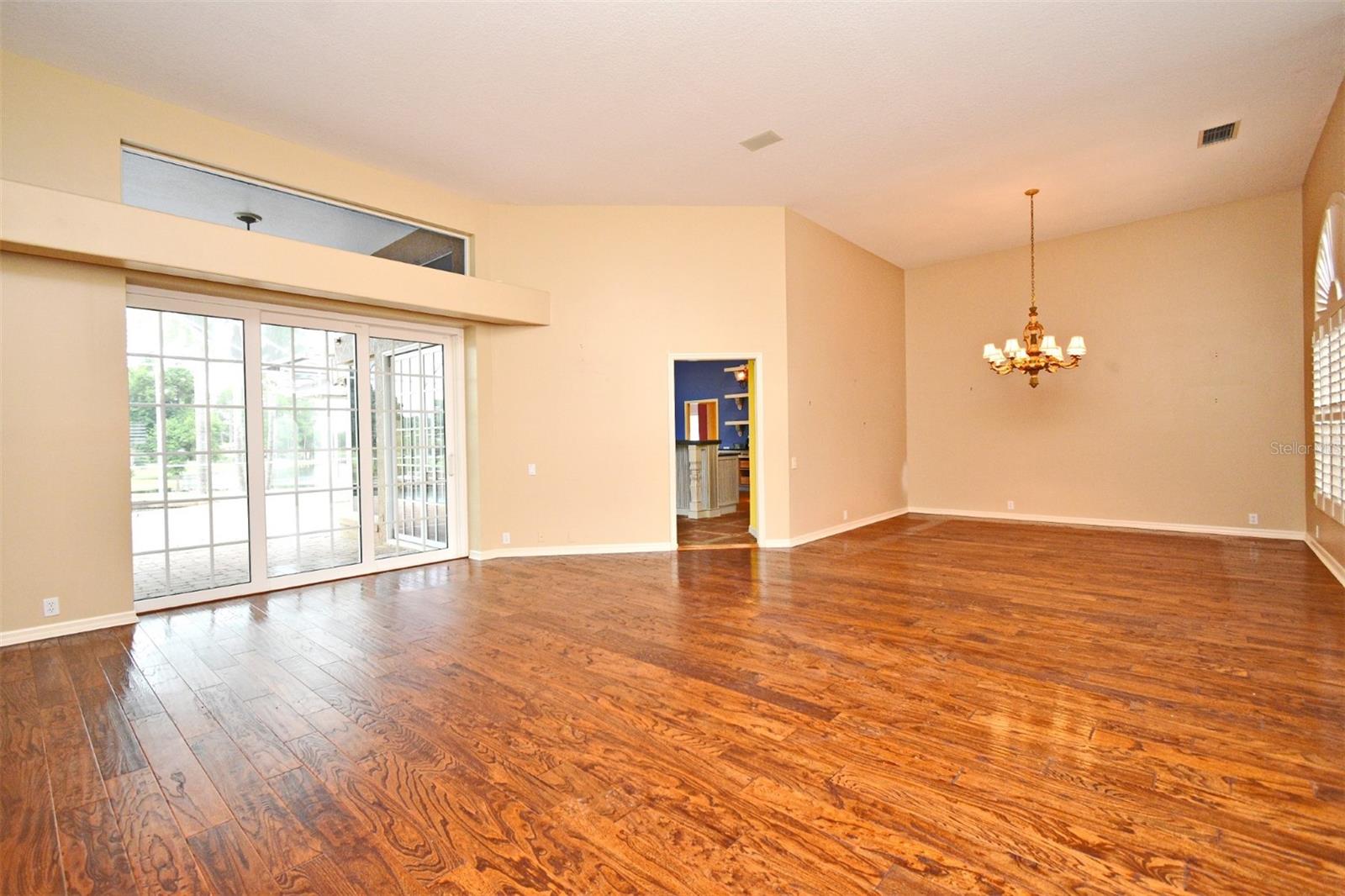 Image 9 of 64 For 643 Cricklewood Terrace