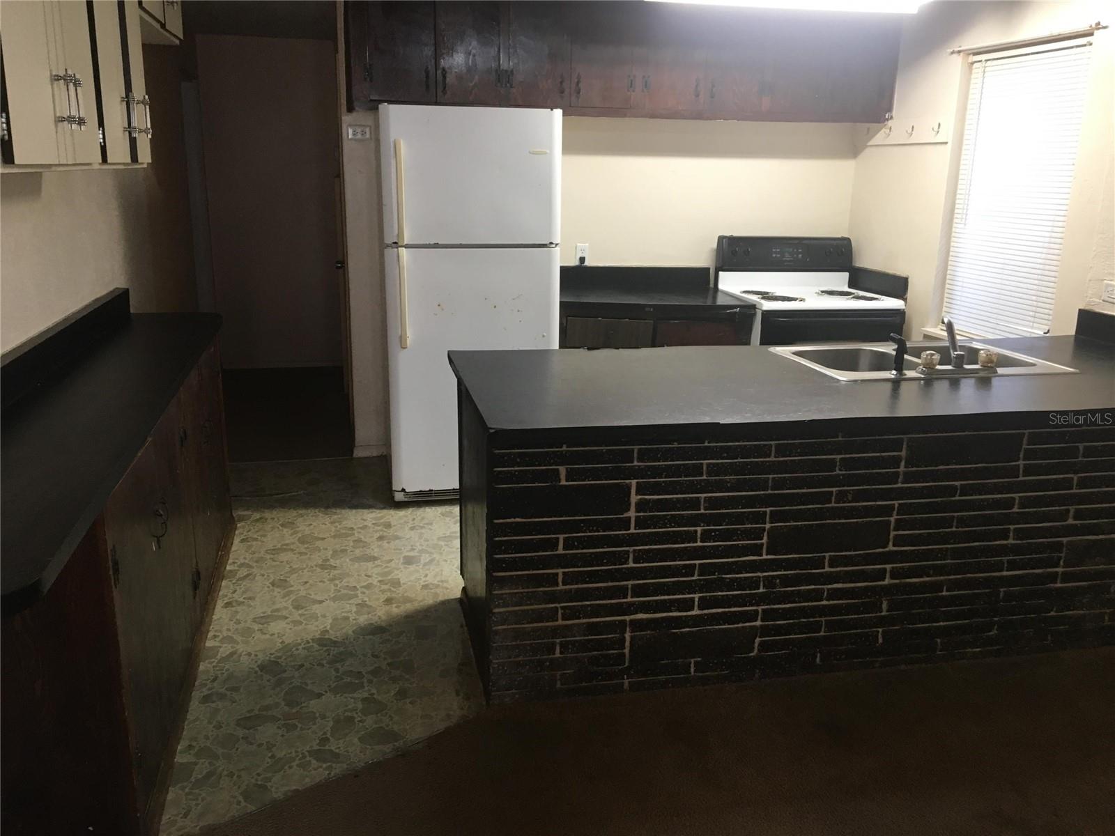 Image 6 of 12 For 375 Lowndes Avenue
