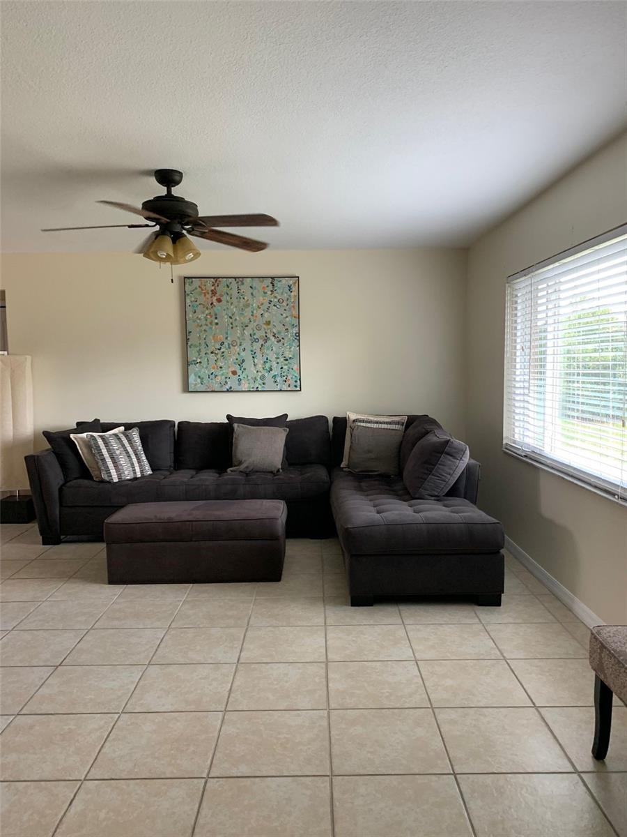 Image 3 of 16 For 1409 Yorkshire Street