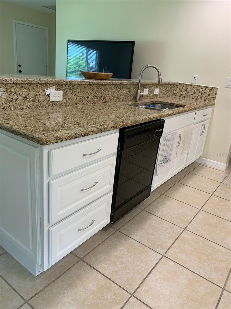 Image 5 of 16 For 1409 Yorkshire Street