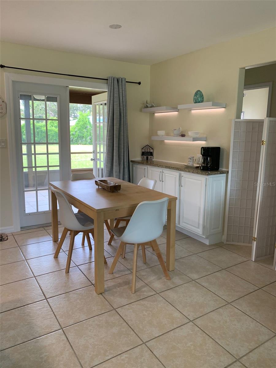 Image 8 of 16 For 1409 Yorkshire Street