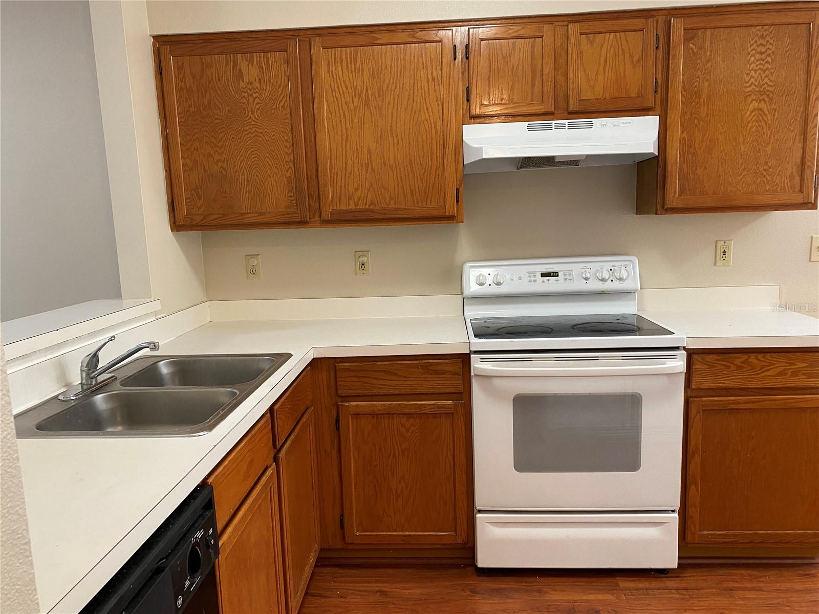 Image 4 of 17 For 744 Seminole Avenue