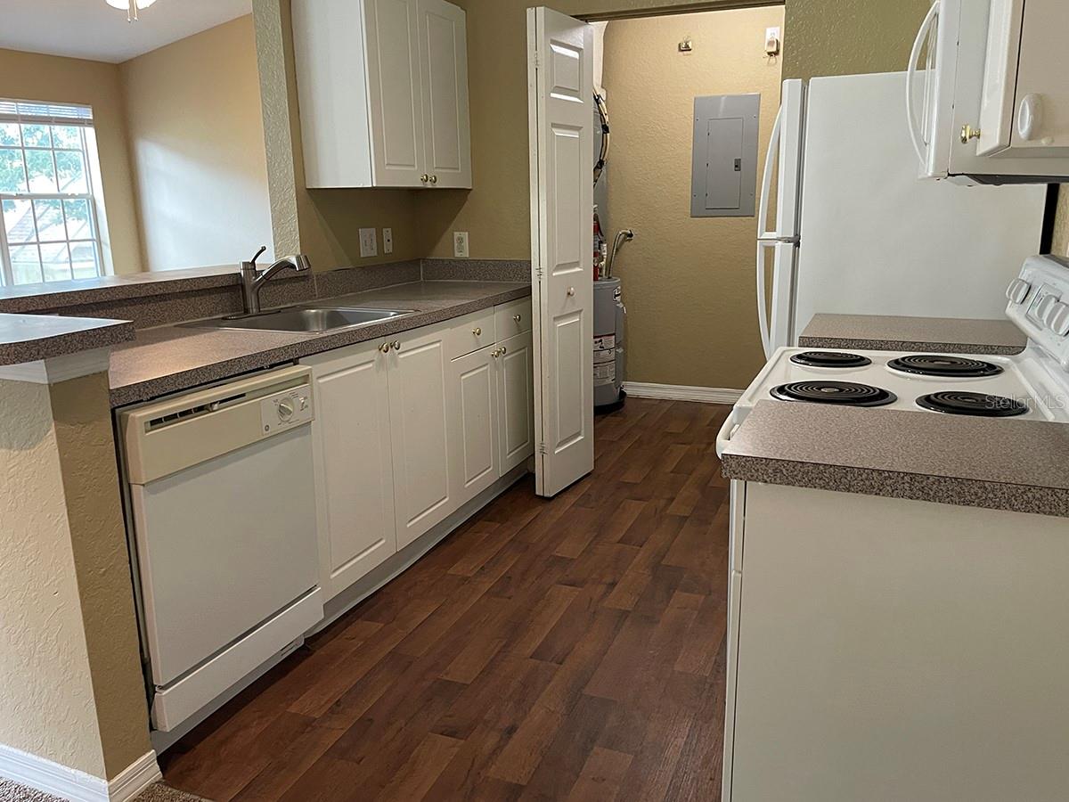 Image 4 of 24 For 843 Grand Regency Pointe  204