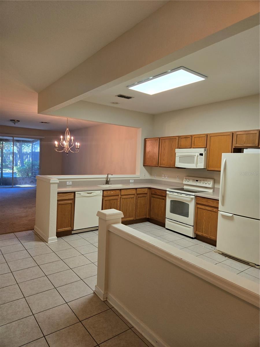Image 2 of 8 For 7022 Cadiz Boulevard
