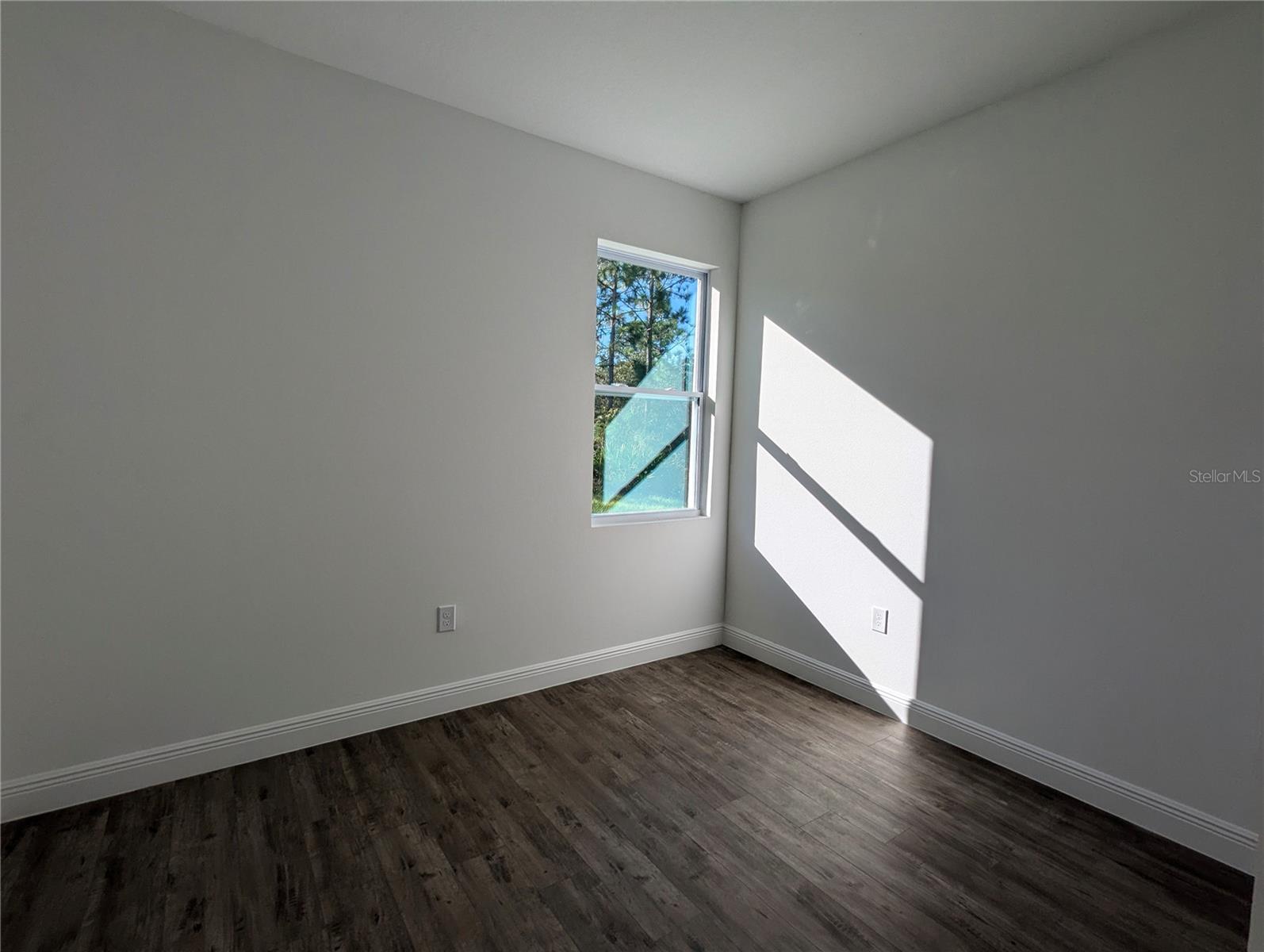 Image 16 of 19 For 504 St Johns Court