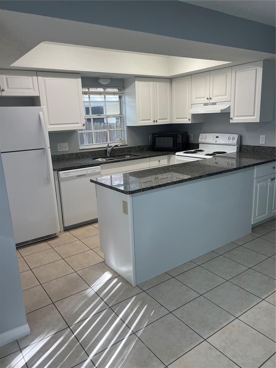 Image 2 of 11 For 730 Putnam Avenue