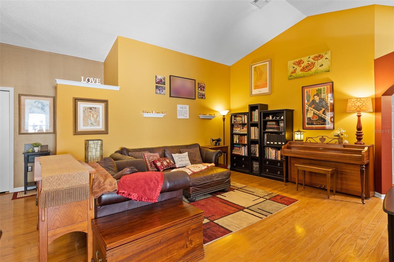 Image 5 of 29 For 1048 Woodsong Way
