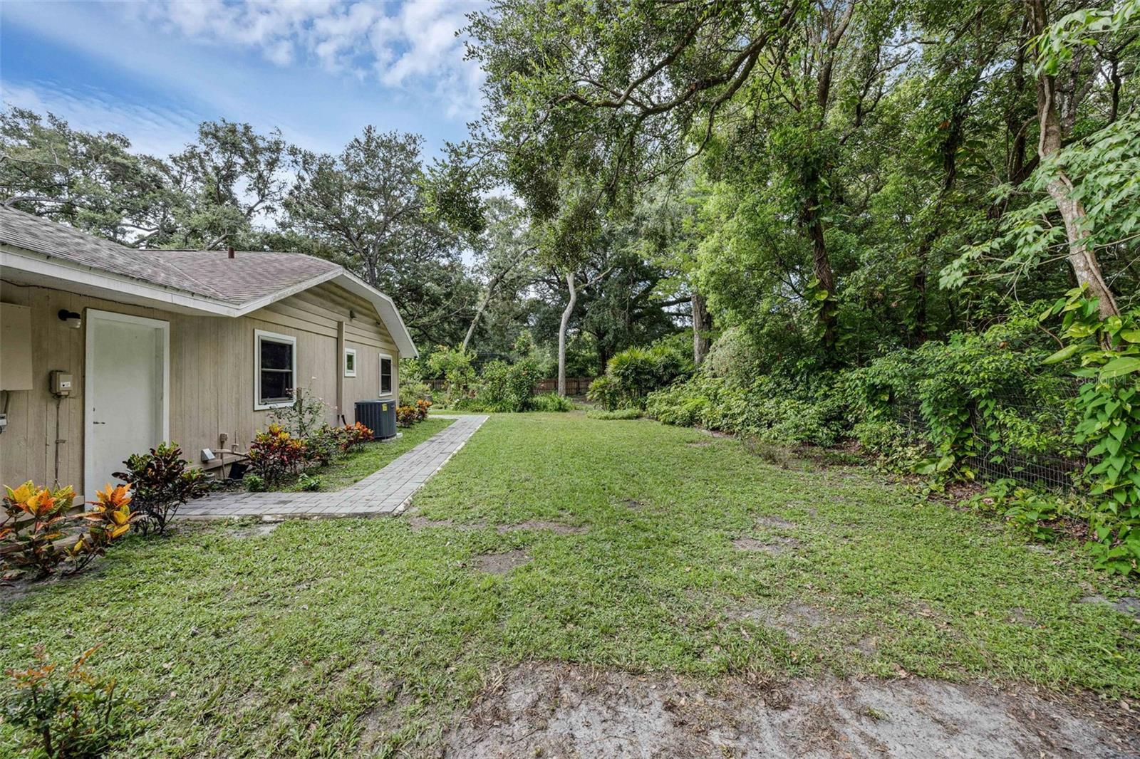 Image 29 of 45 For 7838 Sloewood Drive