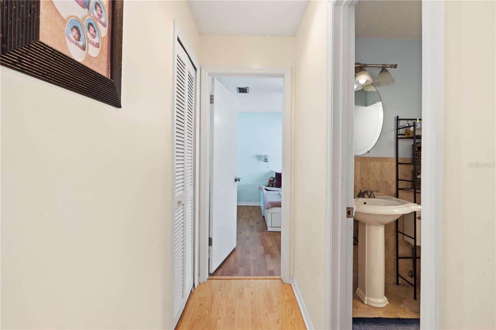 Image 19 of 27 For 5059 Jamaica Circle 15
