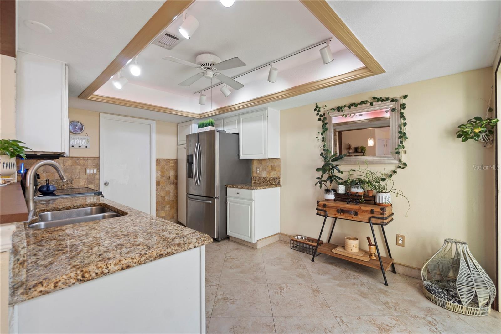 Image 9 of 27 For 5059 Jamaica Circle 15