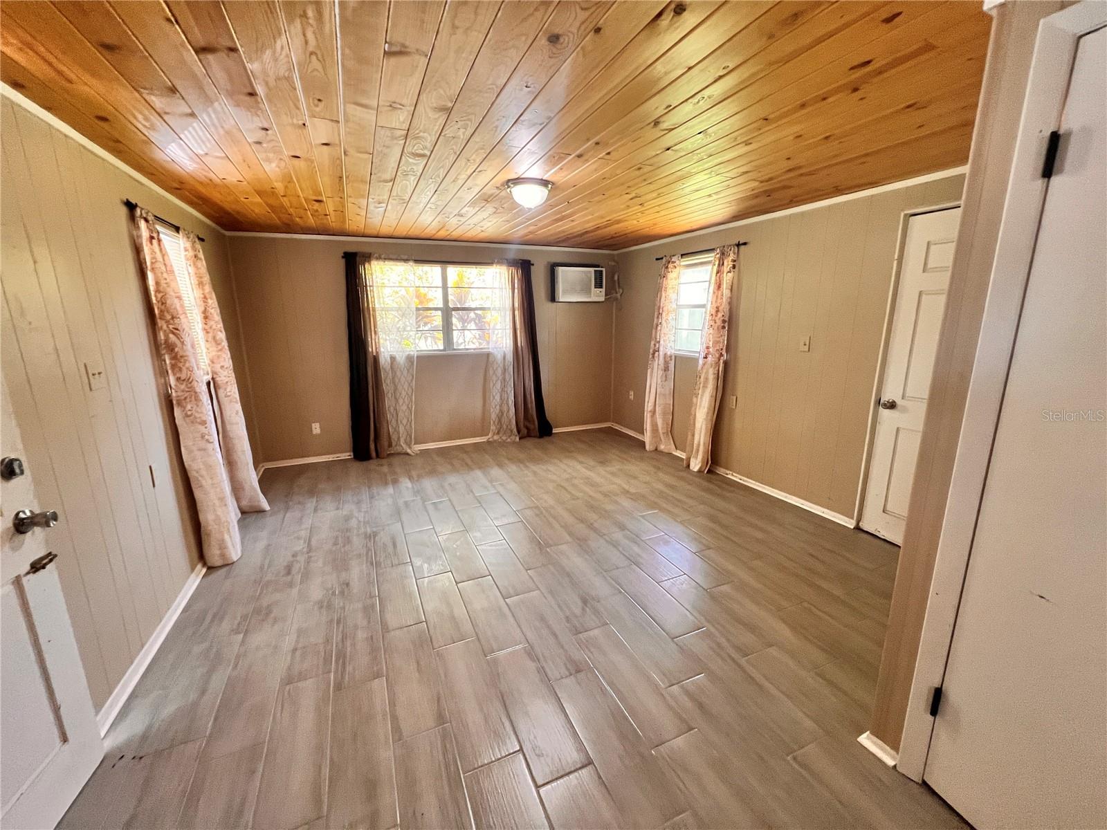 Image 2 of 6 For 1212 Jamajo Boulevard B