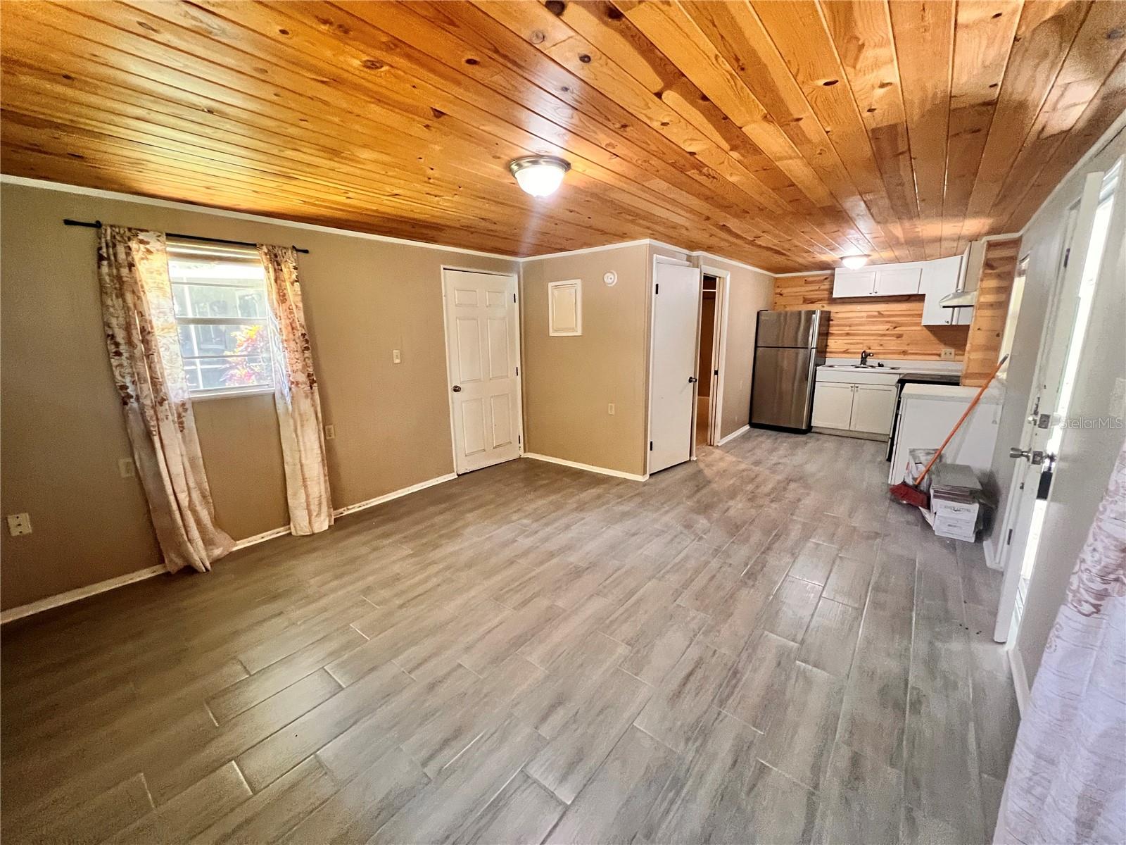 Image 4 of 6 For 1212 Jamajo Boulevard B