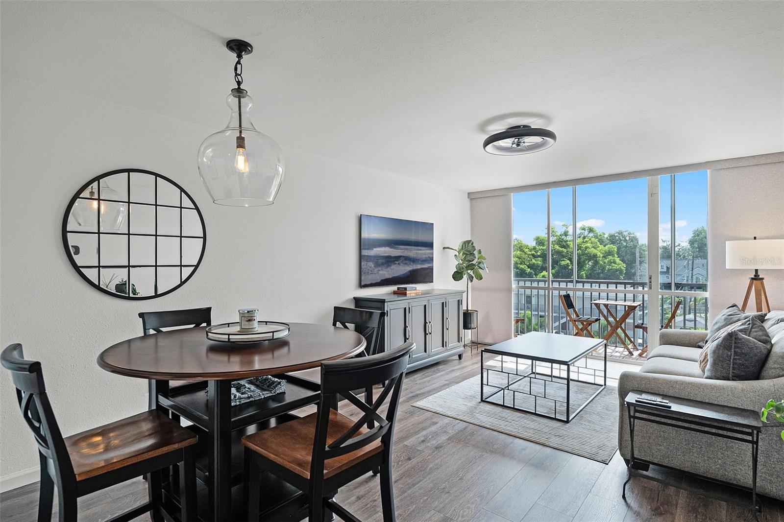 Image 3 of 23 For 1100 Delaney Avenue F407