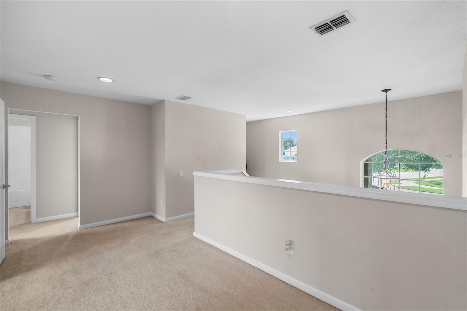 Image 32 of 77 For 594 Hernando Place