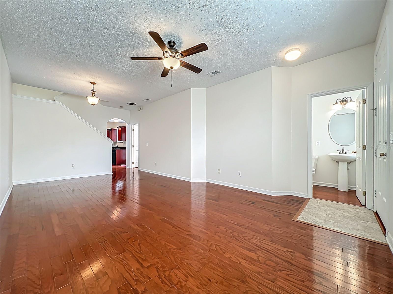 Image 4 of 31 For 3500 Peppervine Drive