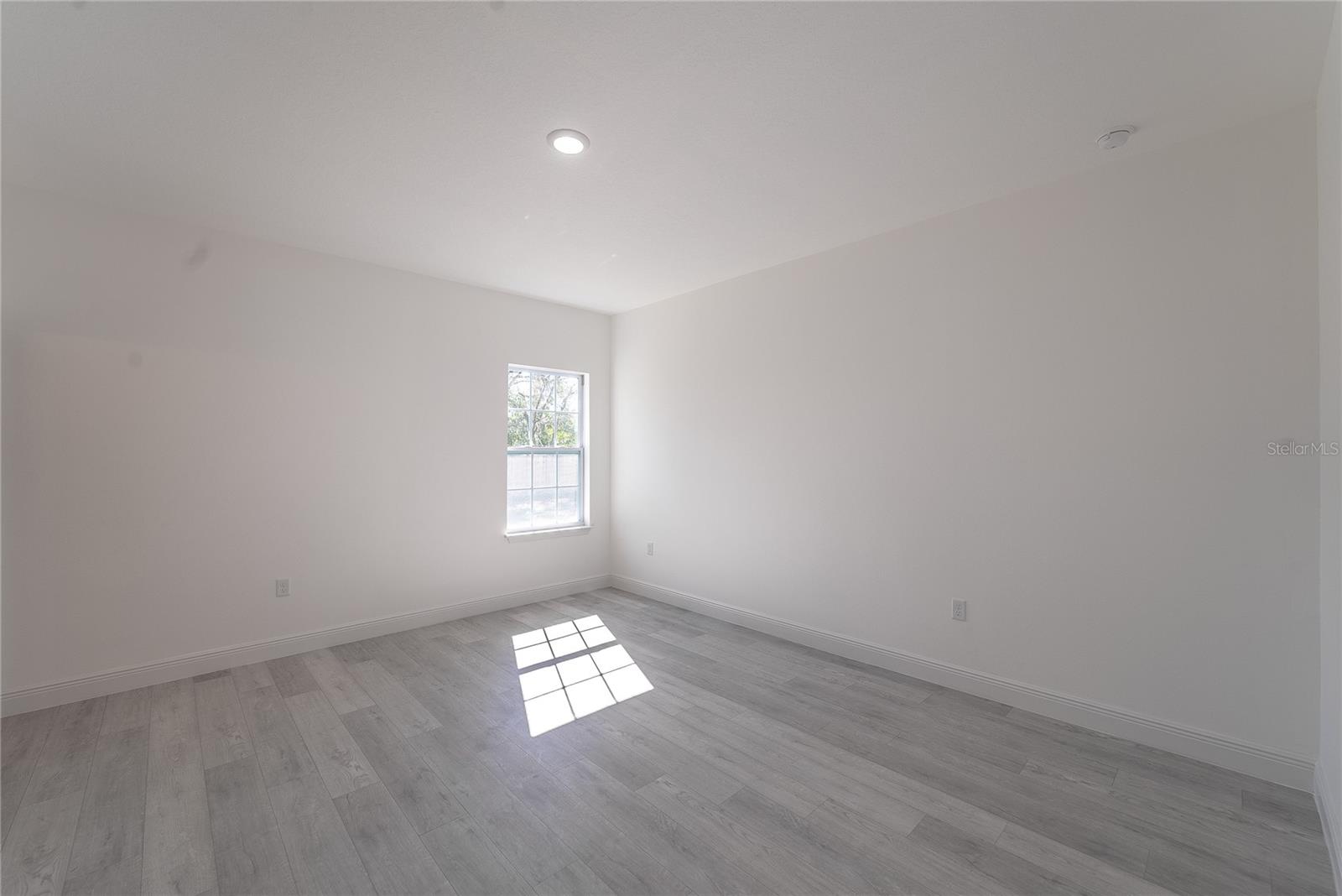 Image 24 of 33 For 8589 Sumter Terrace
