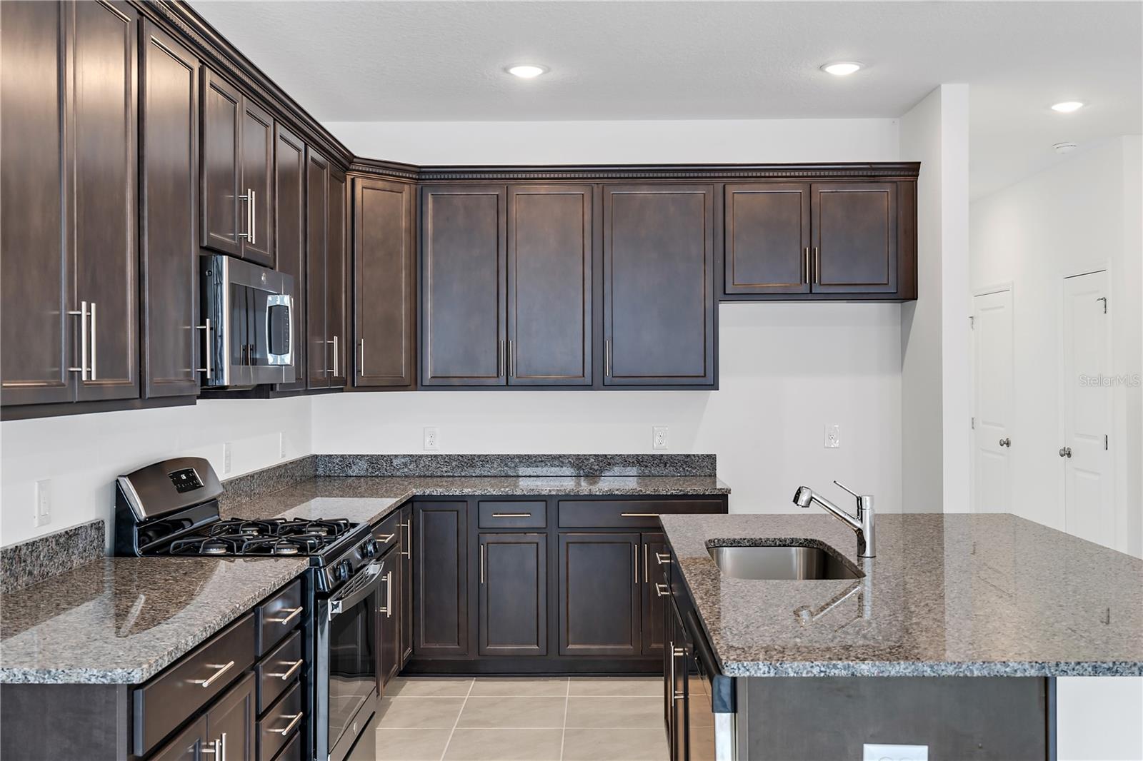 Image 11 of 28 For 15220 Blue Peacock Lane
