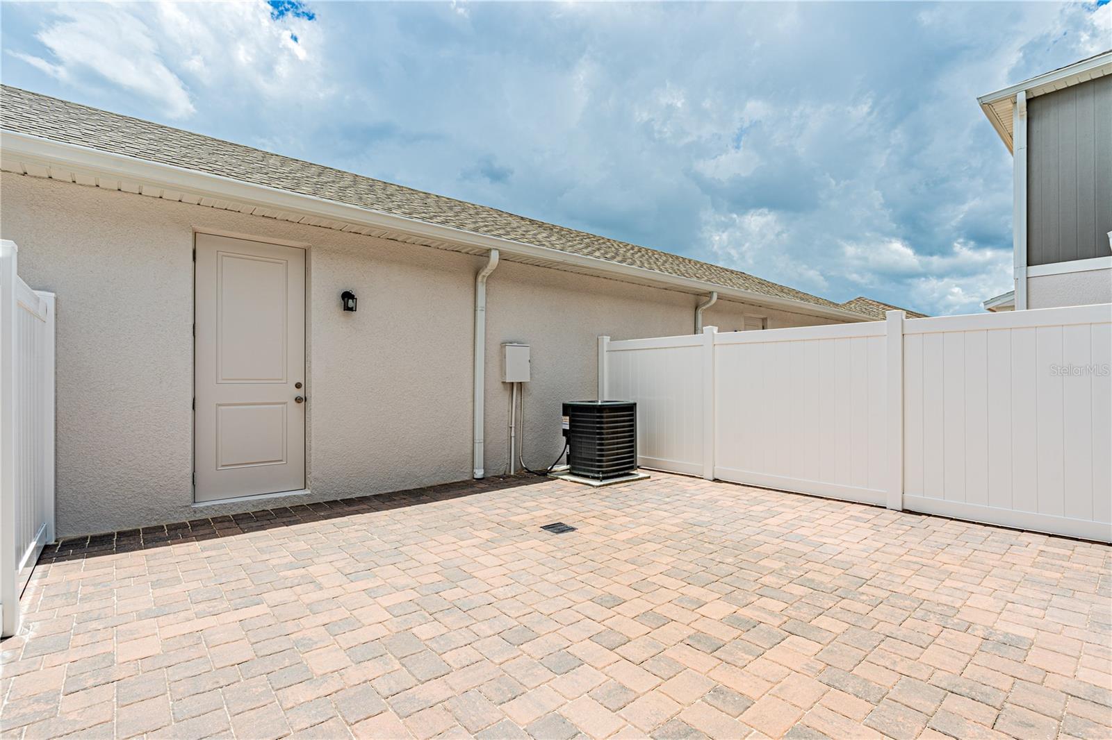 Image 14 of 28 For 15220 Blue Peacock Lane