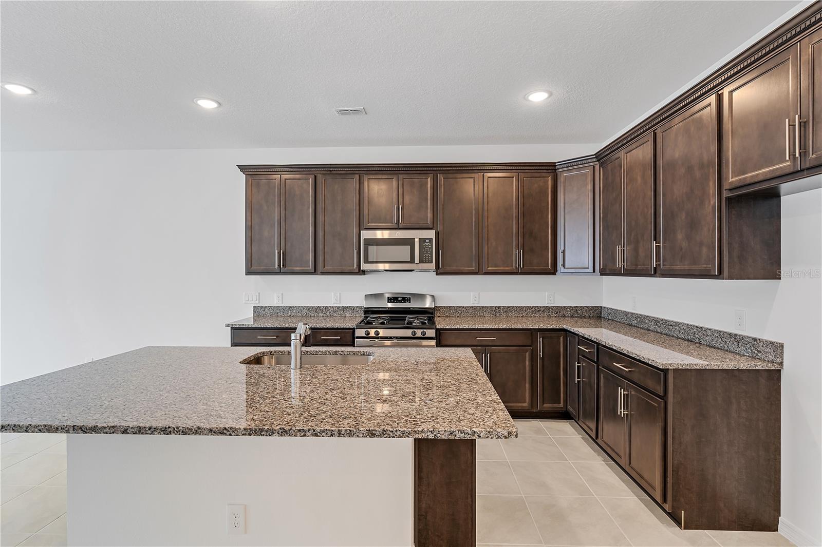 Image 9 of 28 For 15220 Blue Peacock Lane