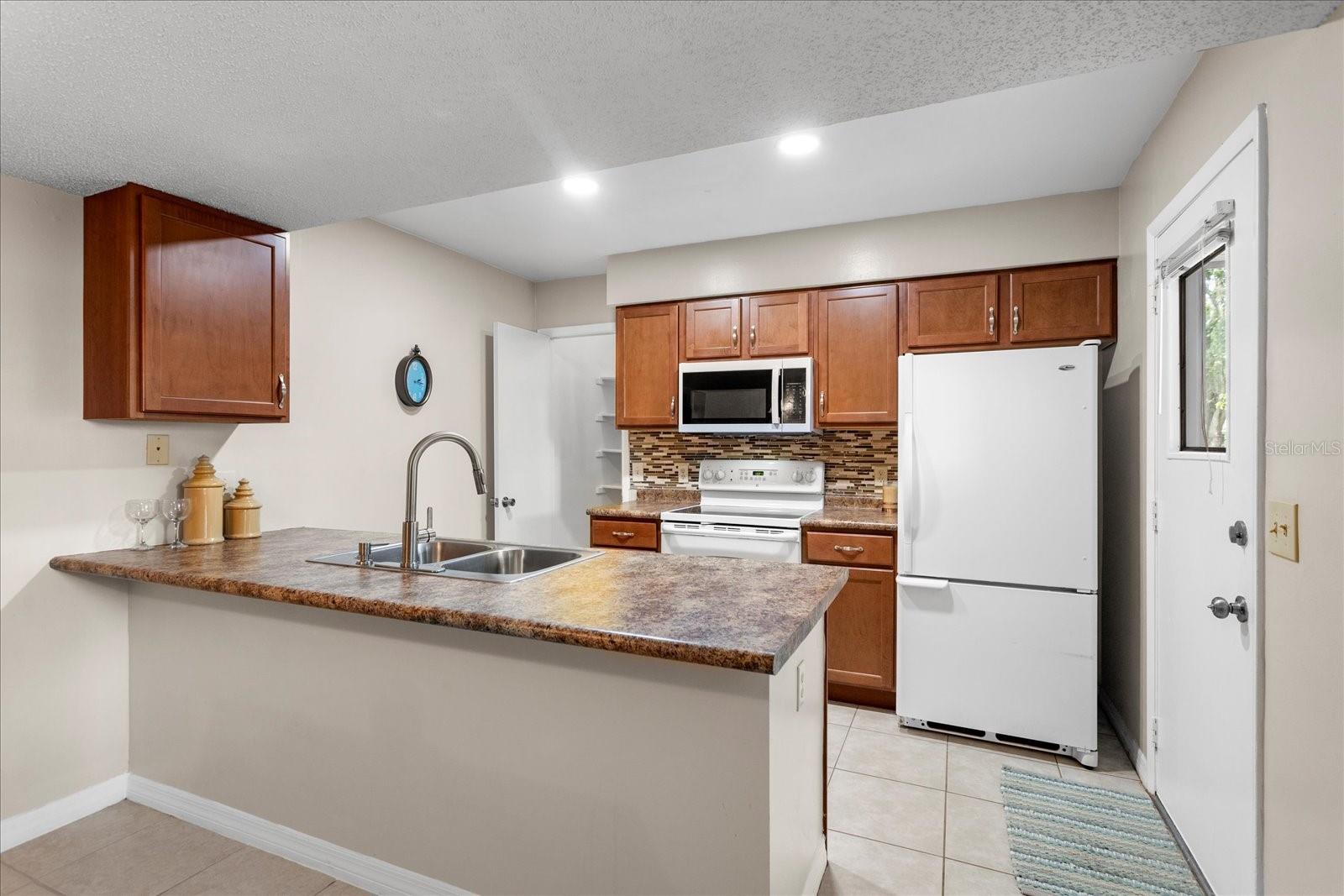 Image 8 of 32 For 4600 Lighthouse Circle 81