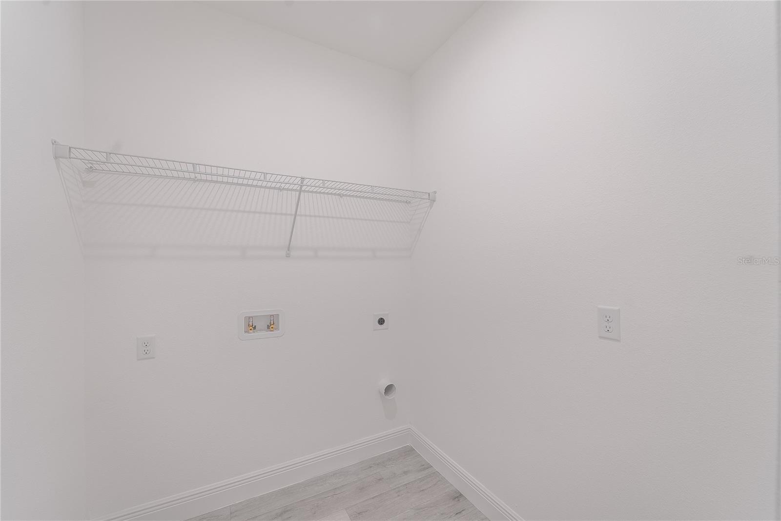 Image 23 of 33 For 572 Bluster Place