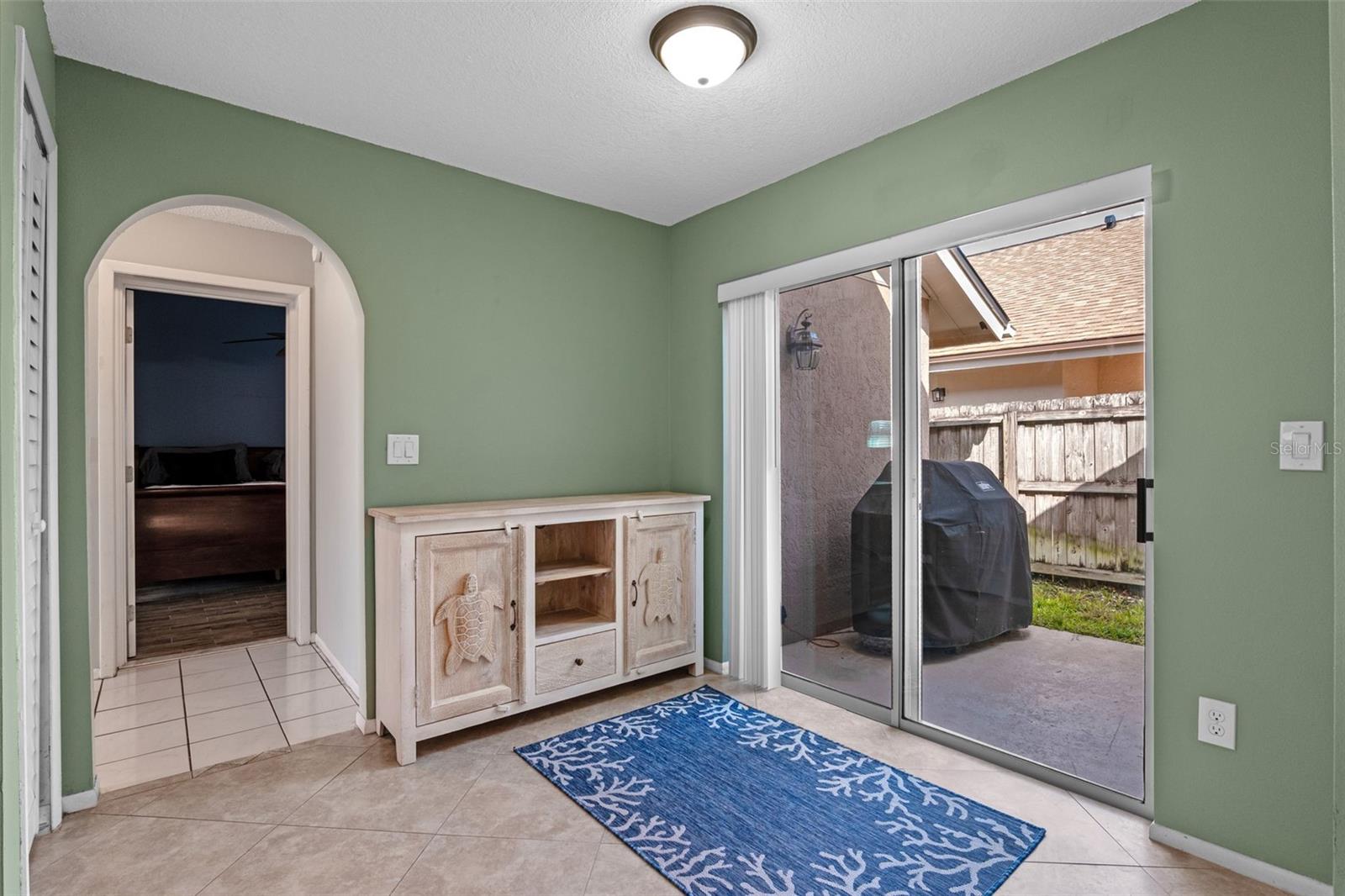 Image 10 of 24 For 851 Bates Court