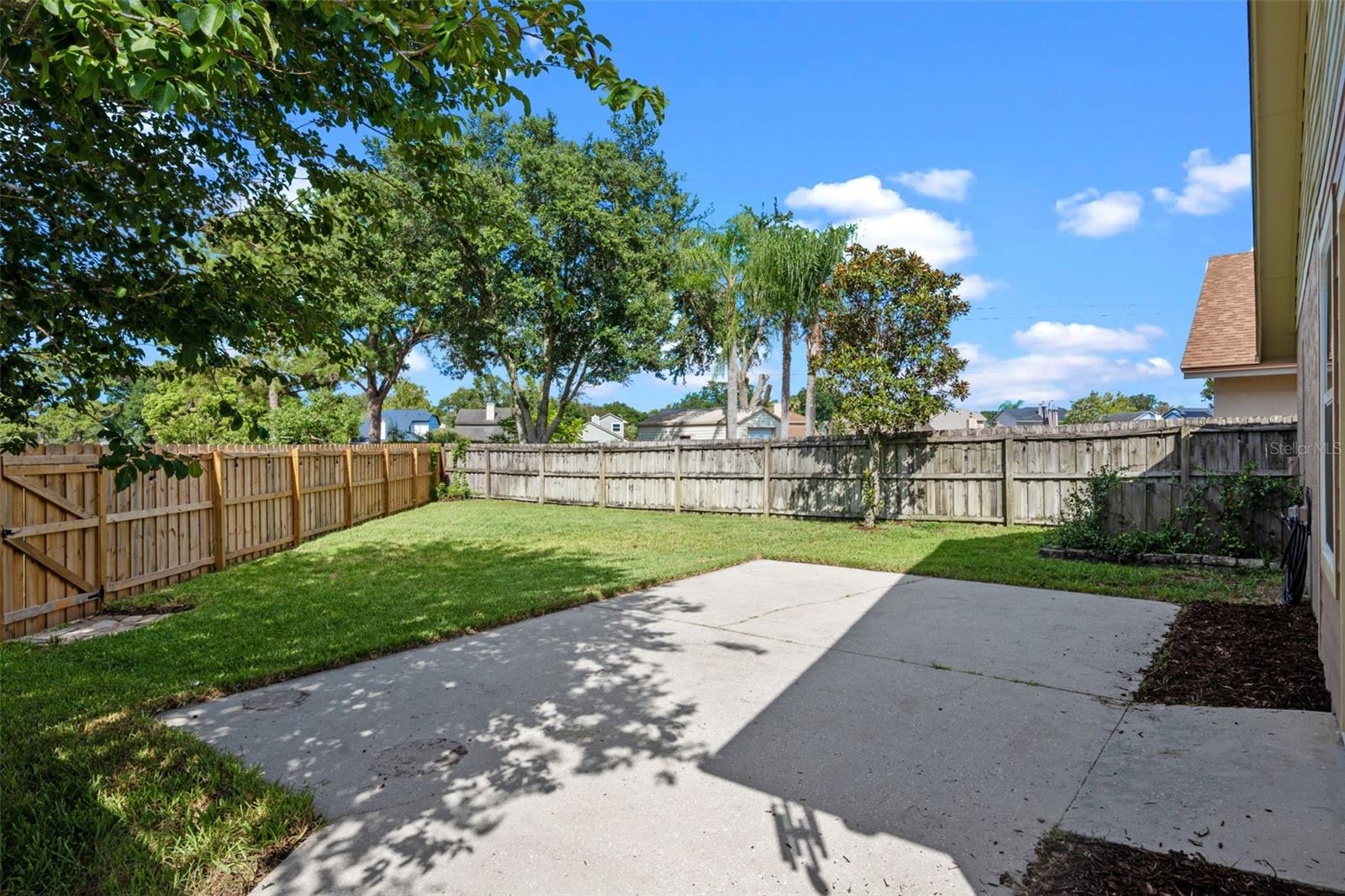 Image 21 of 24 For 851 Bates Court