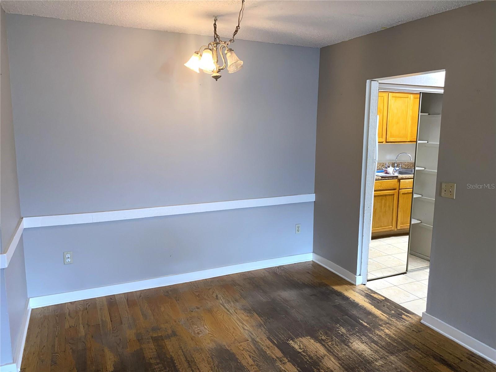 Image 4 of 19 For 6104 Curry Ford Road 207