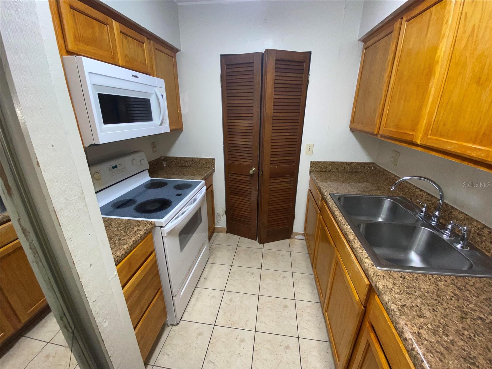 Image 9 of 19 For 6104 Curry Ford Road 207