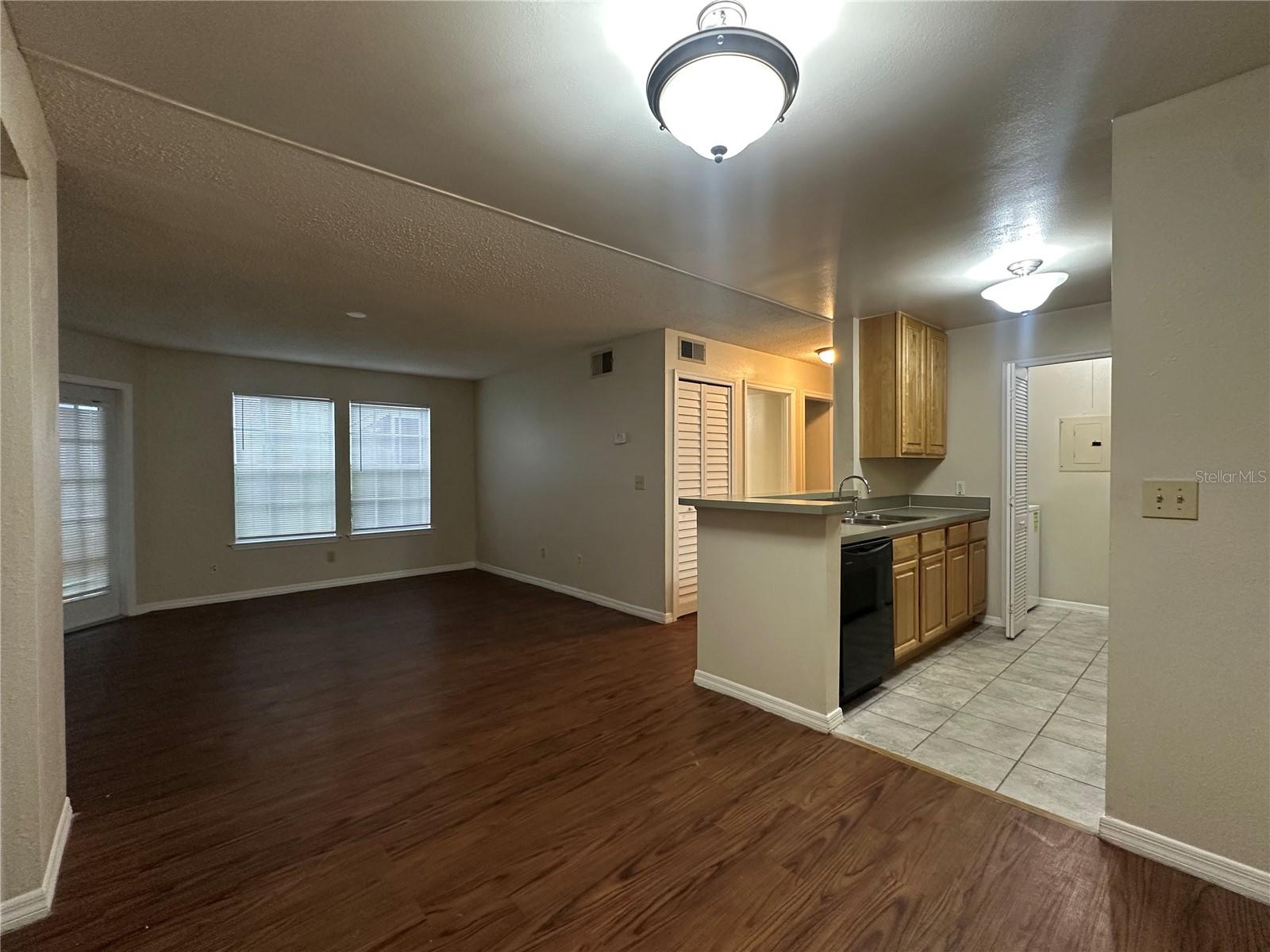 Image 5 of 14 For 6172 Westgate Drive 101