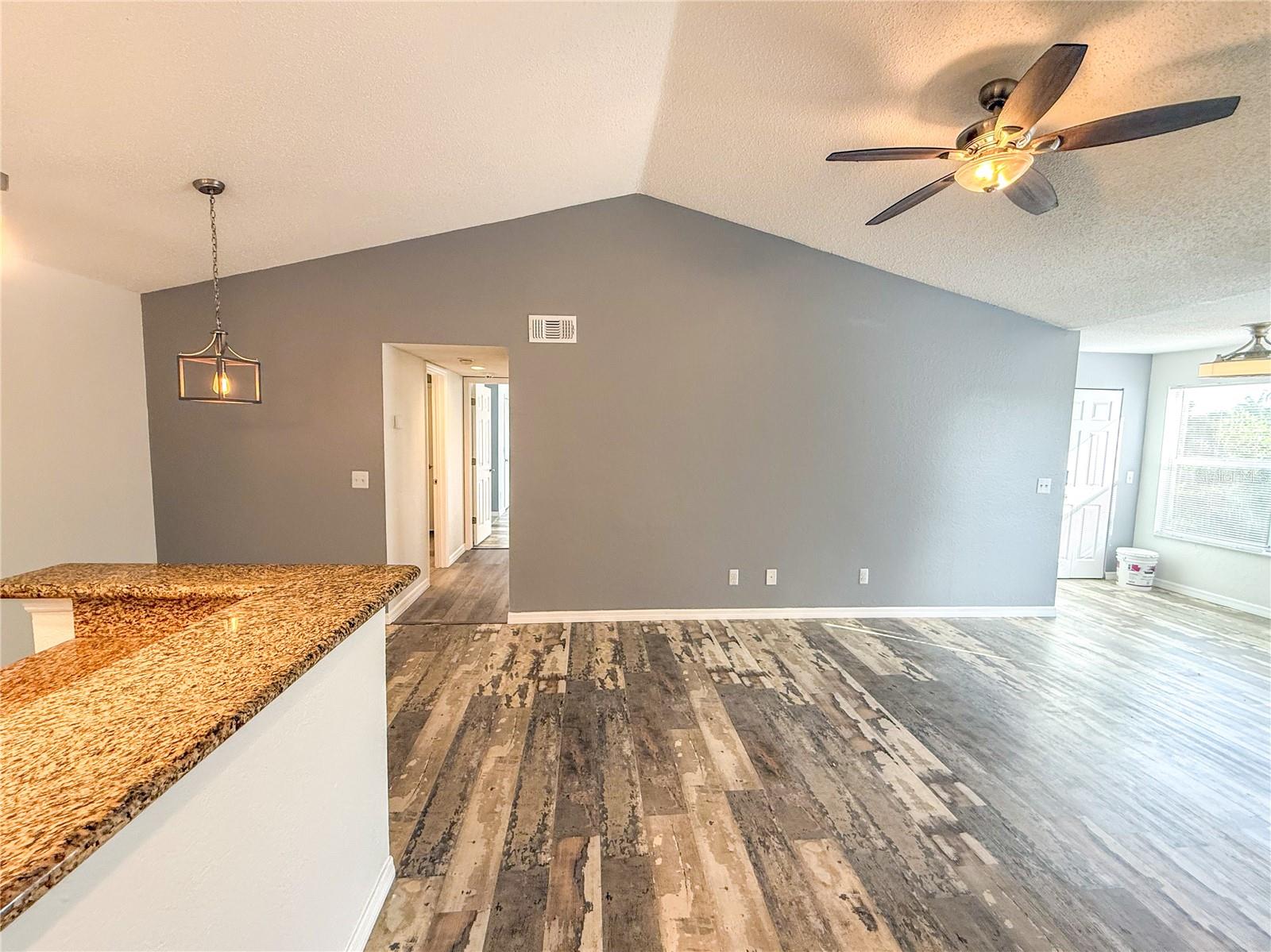 Image 13 of 37 For 5128 Conroy Road 728