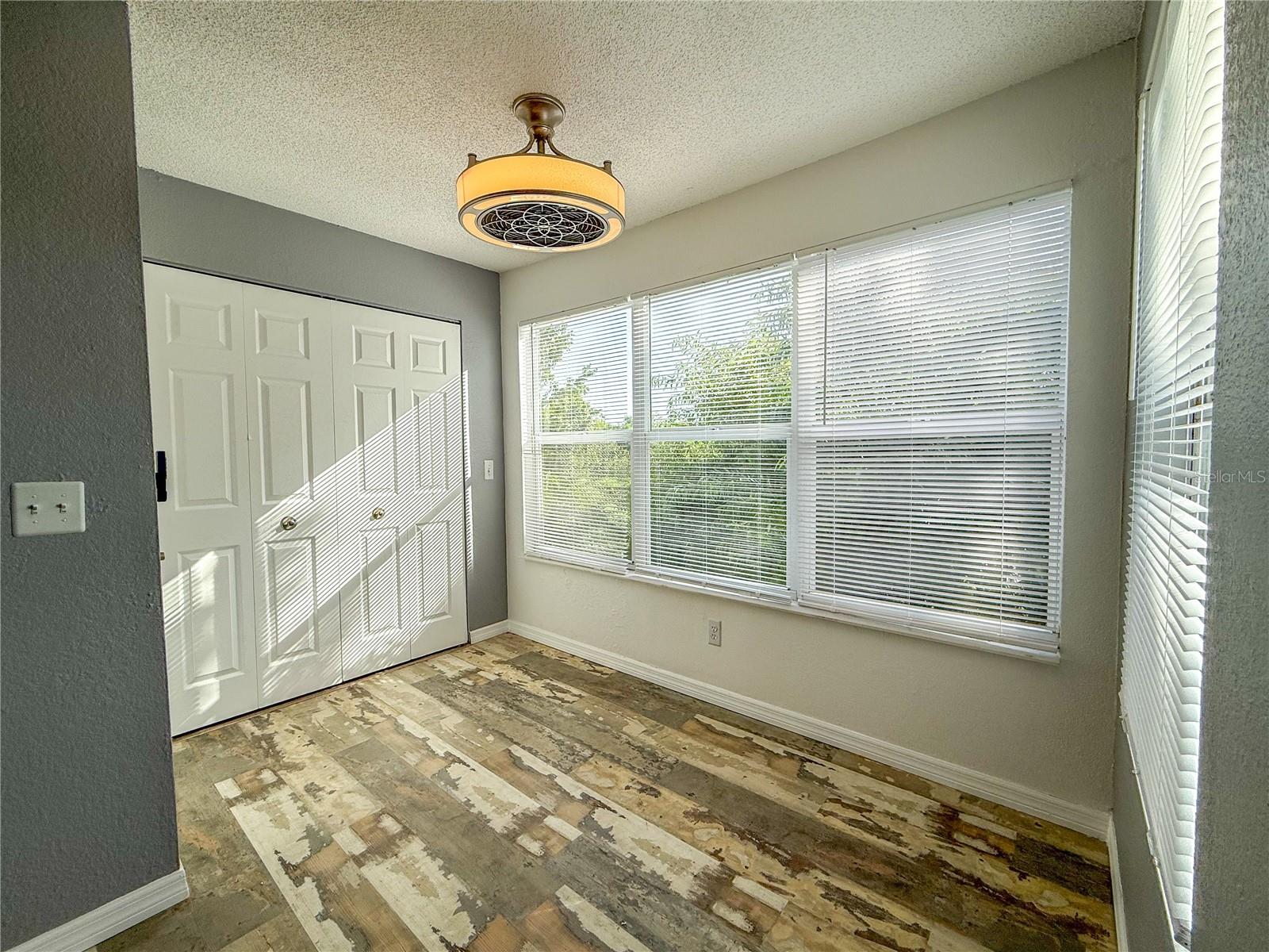 Image 22 of 37 For 5128 Conroy Road 728