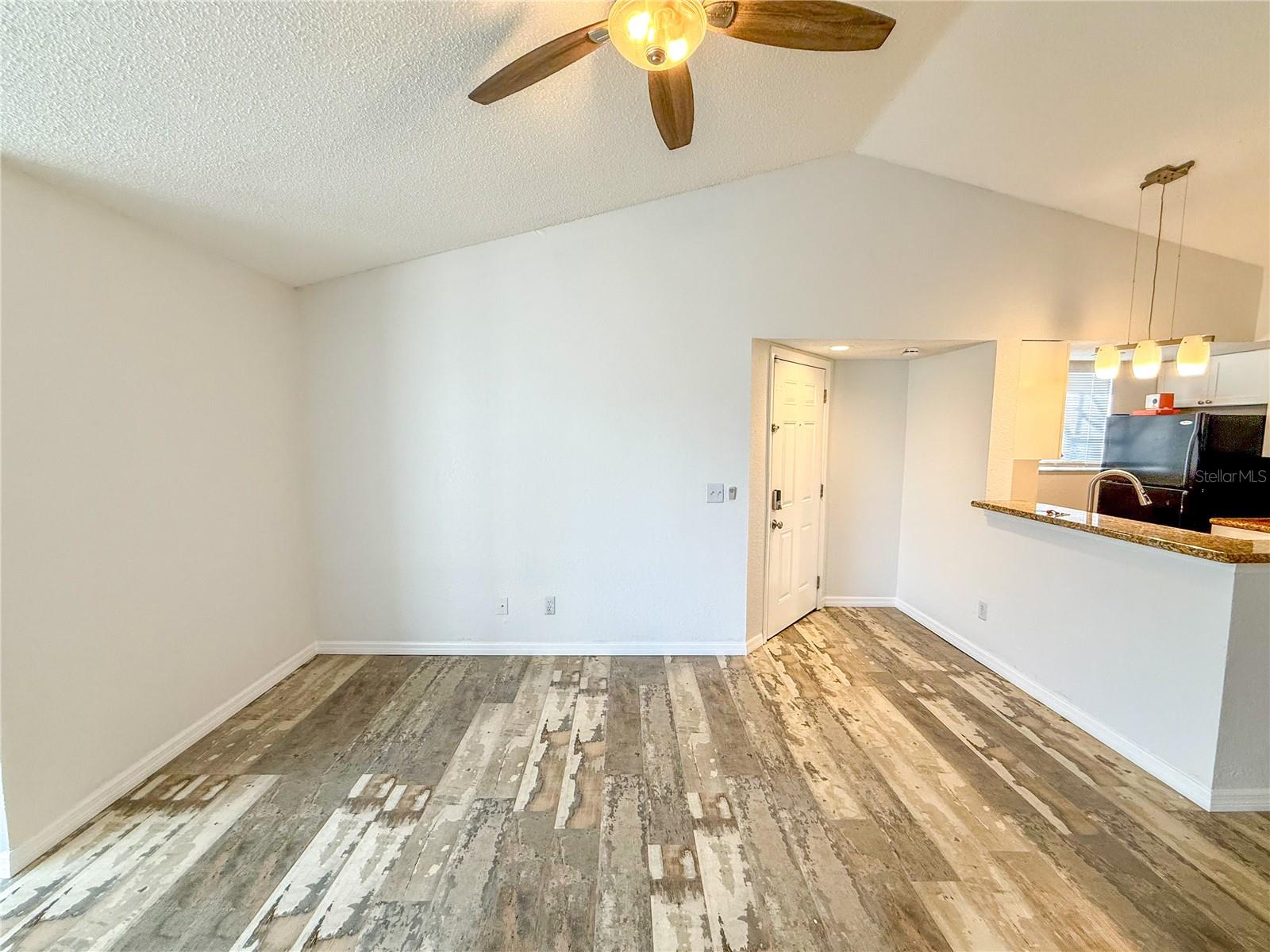 Image 6 of 37 For 5128 Conroy Road 728