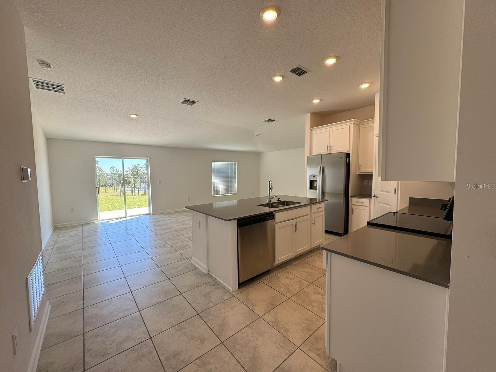 Image 7 of 24 For 994 Laurel View Way