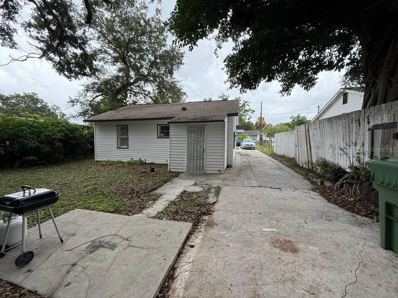 Image 11 of 12 For 341 Avenue L Ne
