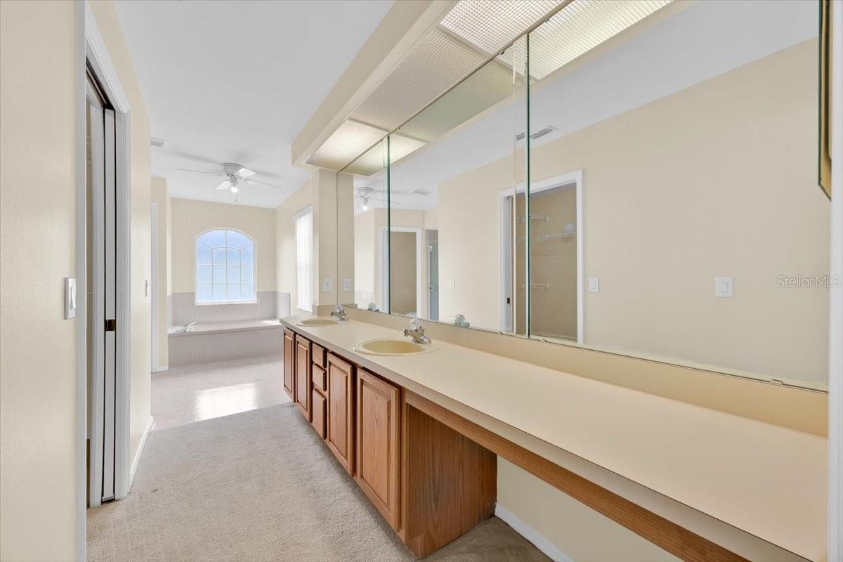 Image 19 of 31 For 14425 Huntingfield Drive