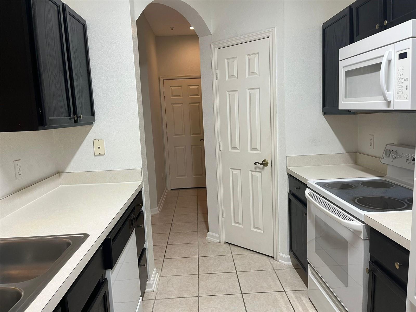 Image 3 of 21 For 7123 Yacht Basin Avenue 318