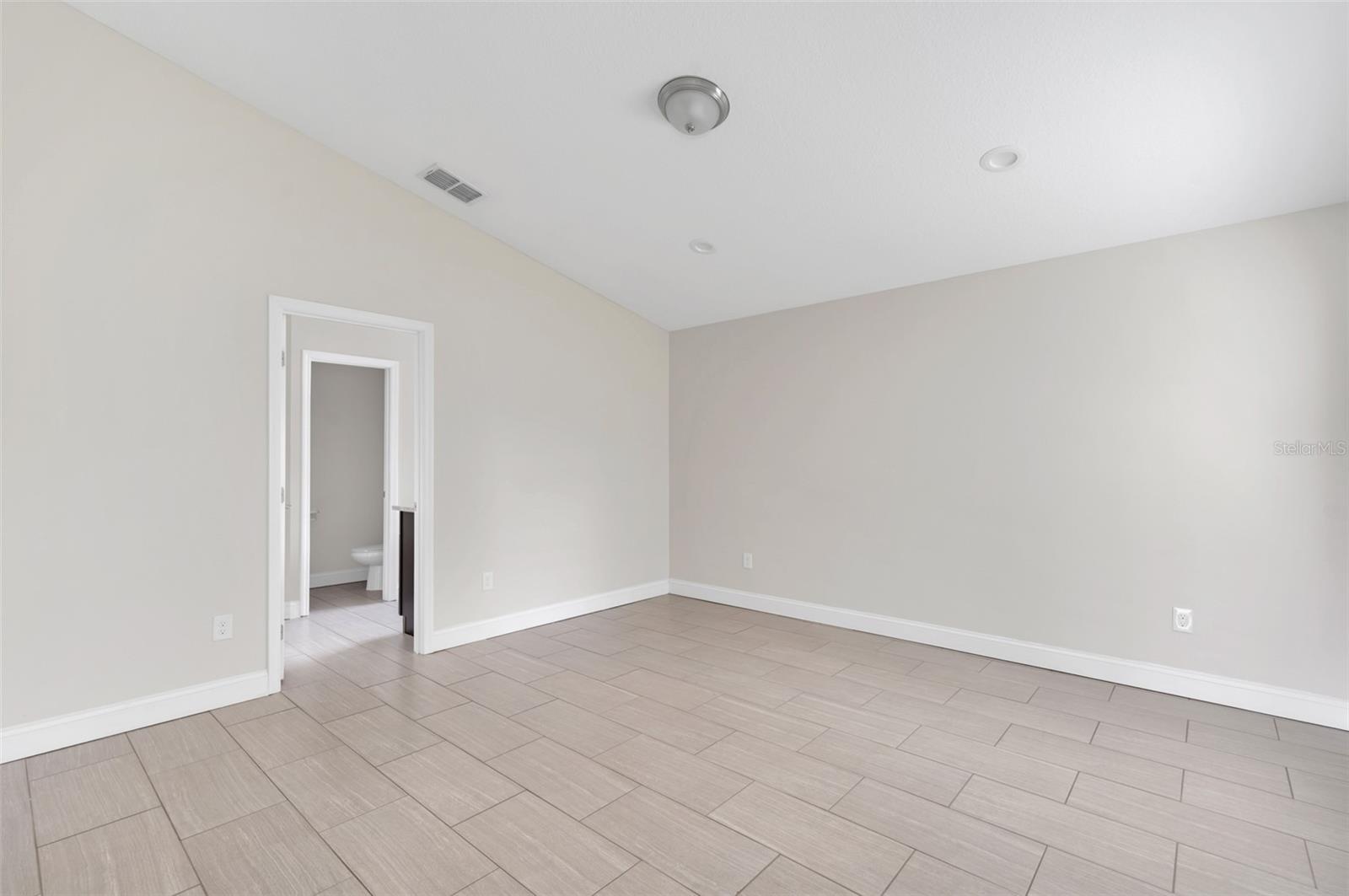 Image 20 of 27 For 2044 Hillview Circle