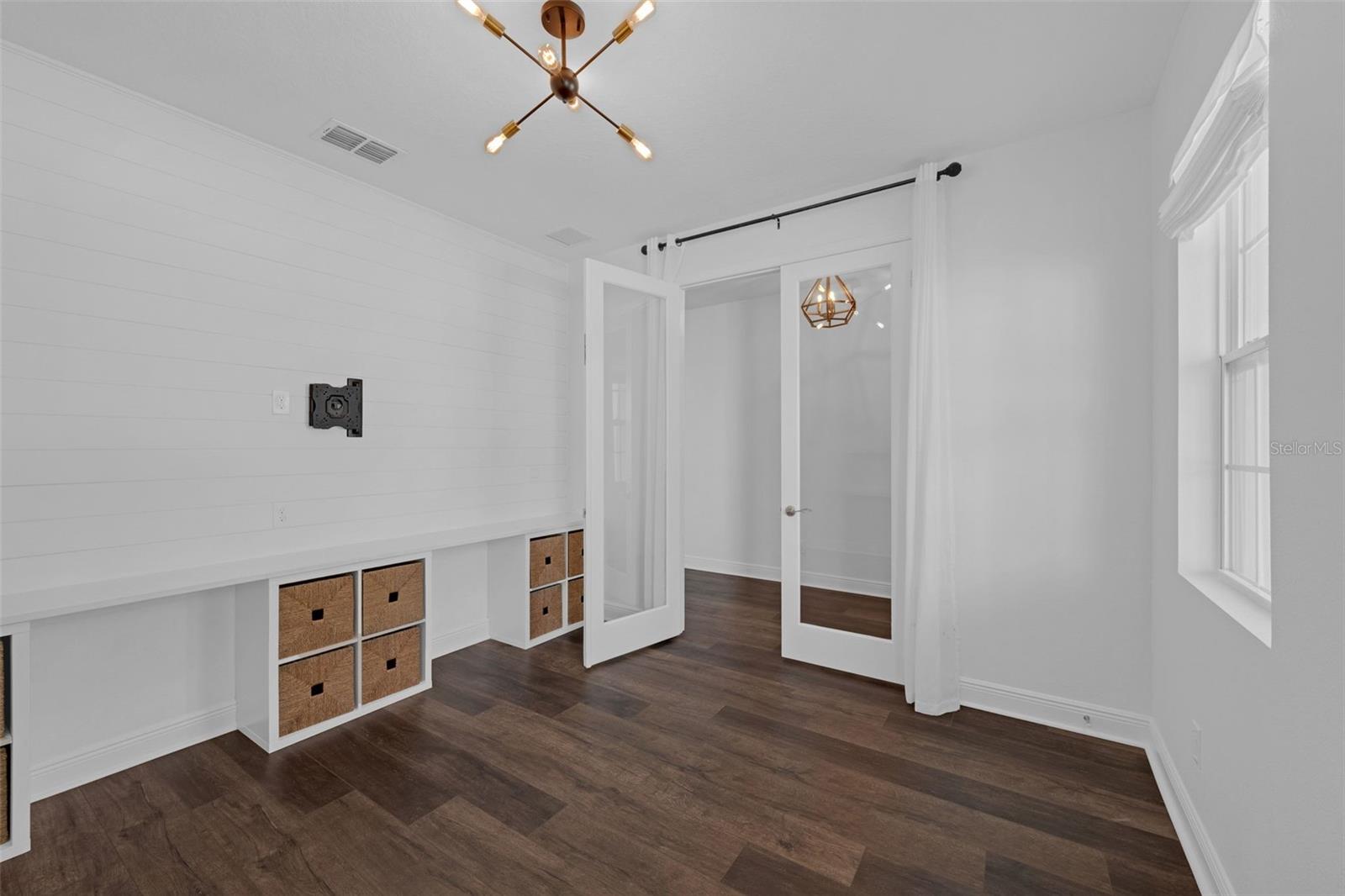 Image 15 of 37 For 9378 Bradleigh Drive