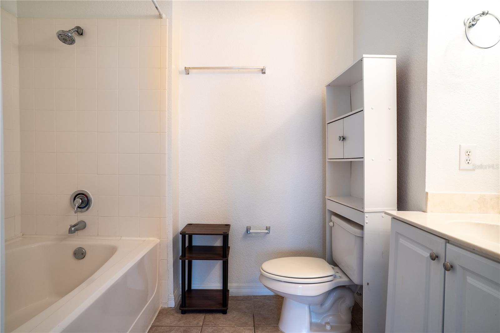 Image 15 of 19 For 2550 Grand Central Parkway 17