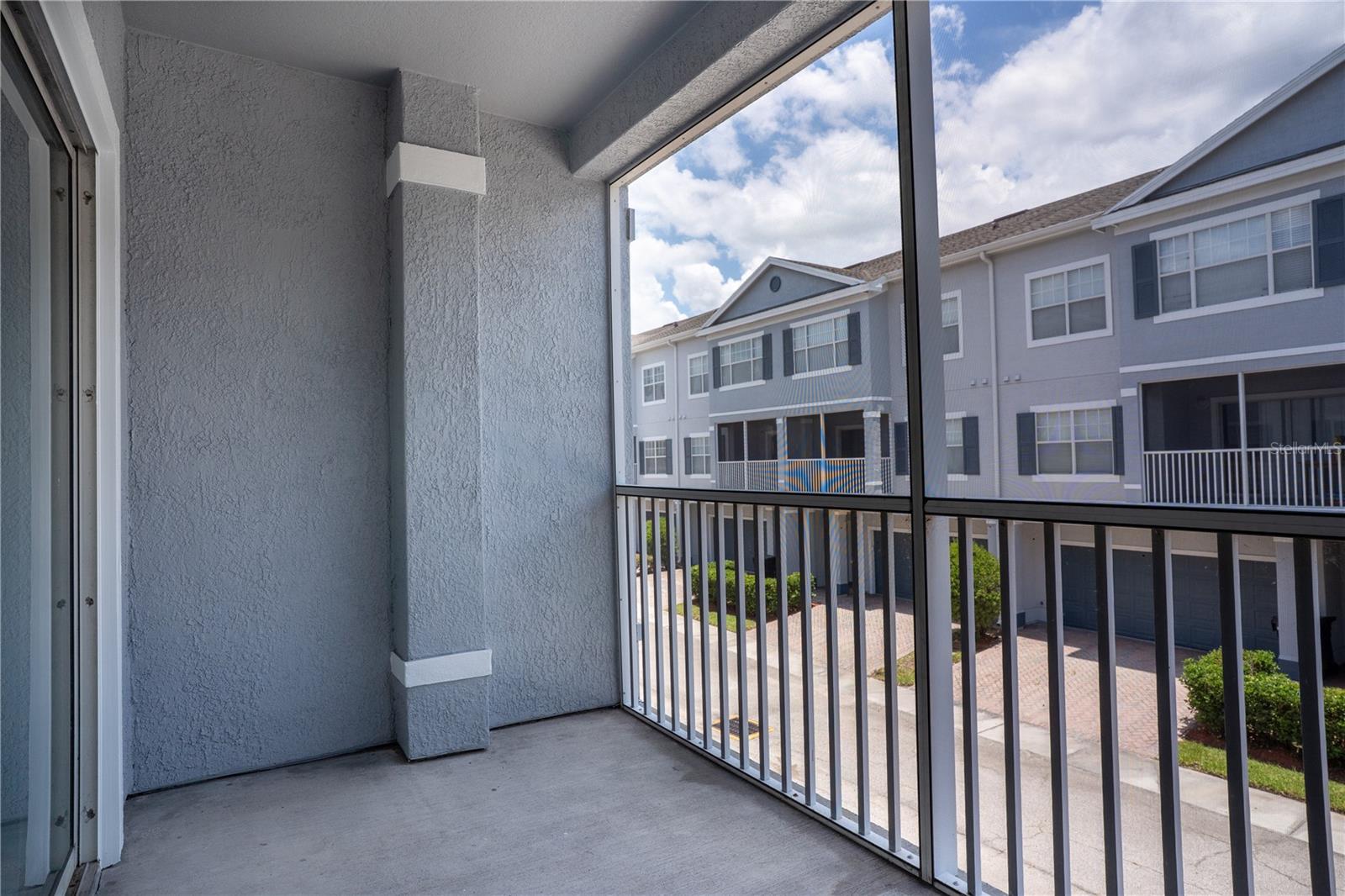 Image 16 of 19 For 2550 Grand Central Parkway 17