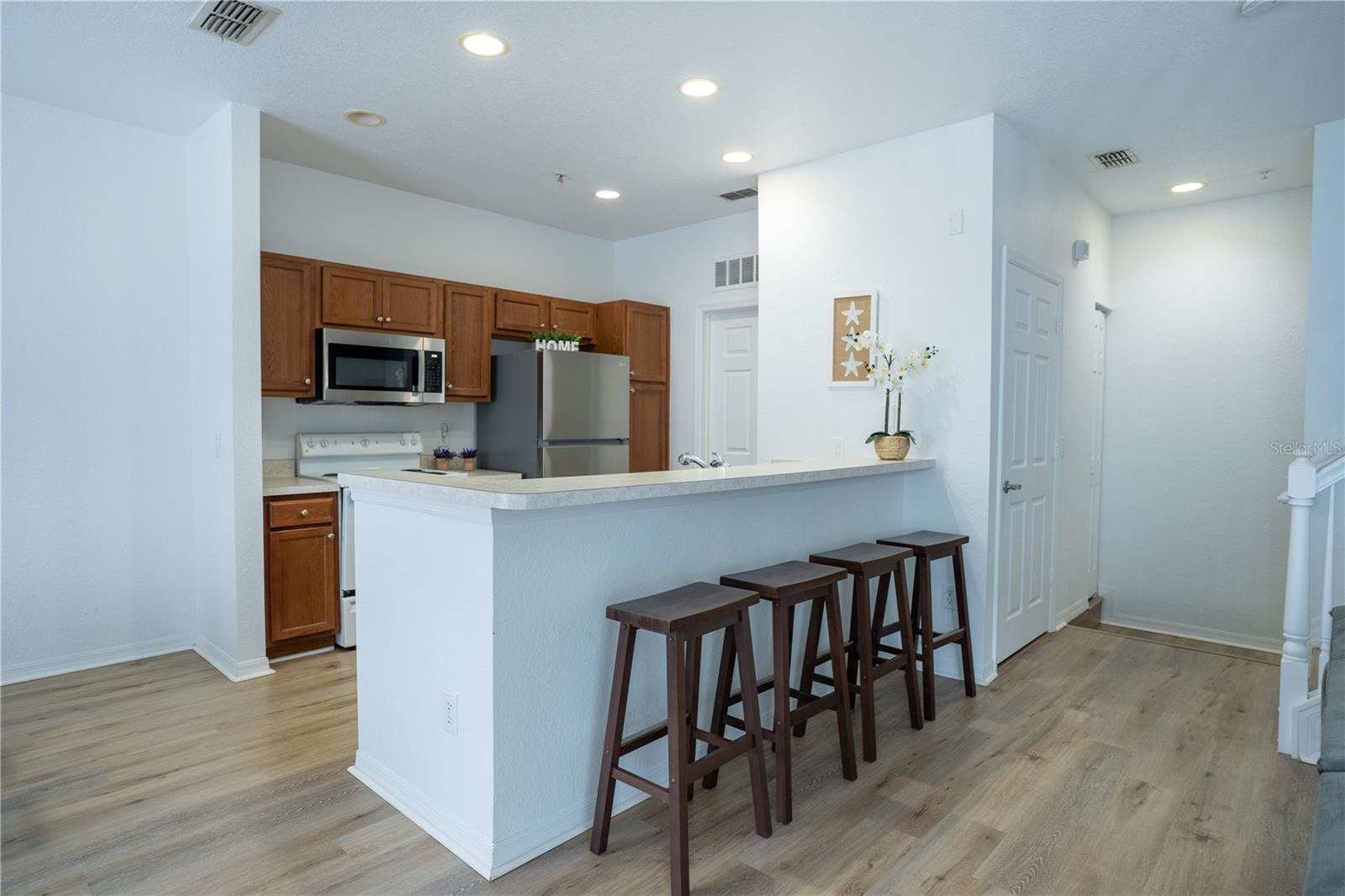 Image 4 of 19 For 2550 Grand Central Parkway 17