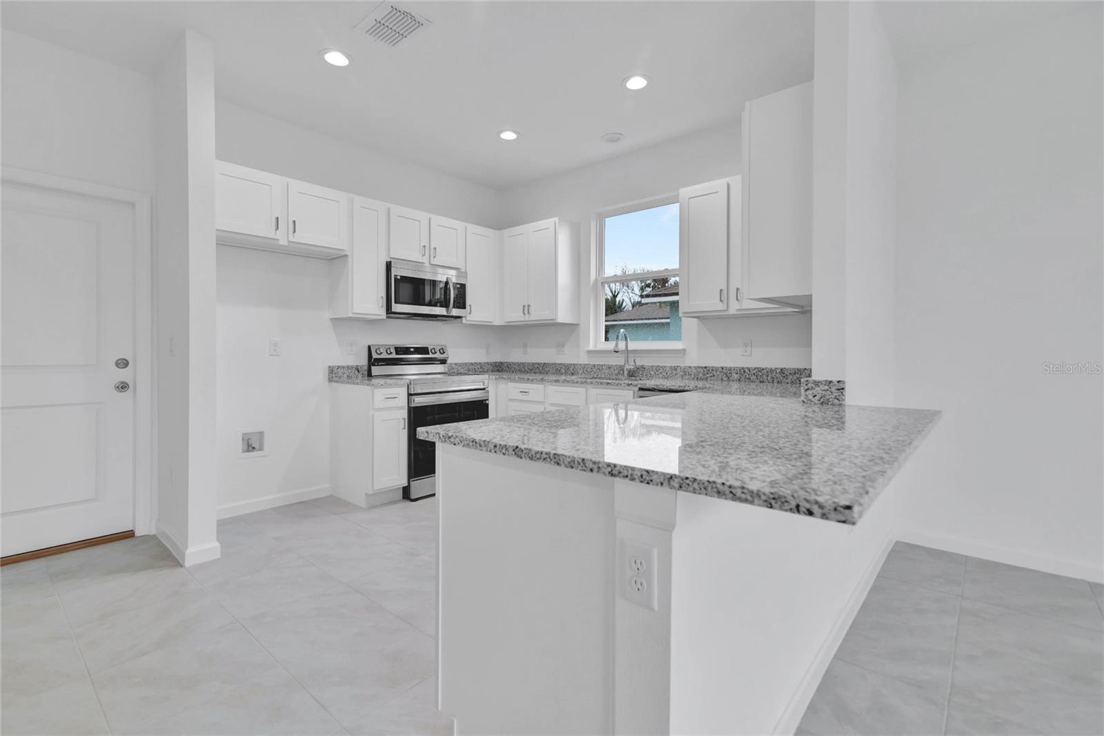 Image 11 of 35 For 925 Magnolia Avenue