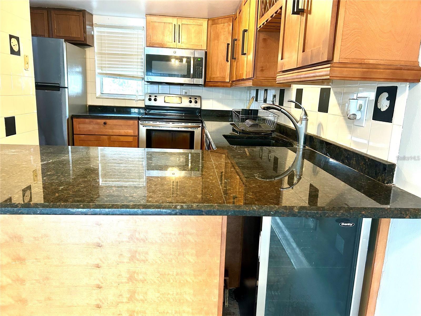 Image 4 of 12 For 6042 Amberly Avenue F55