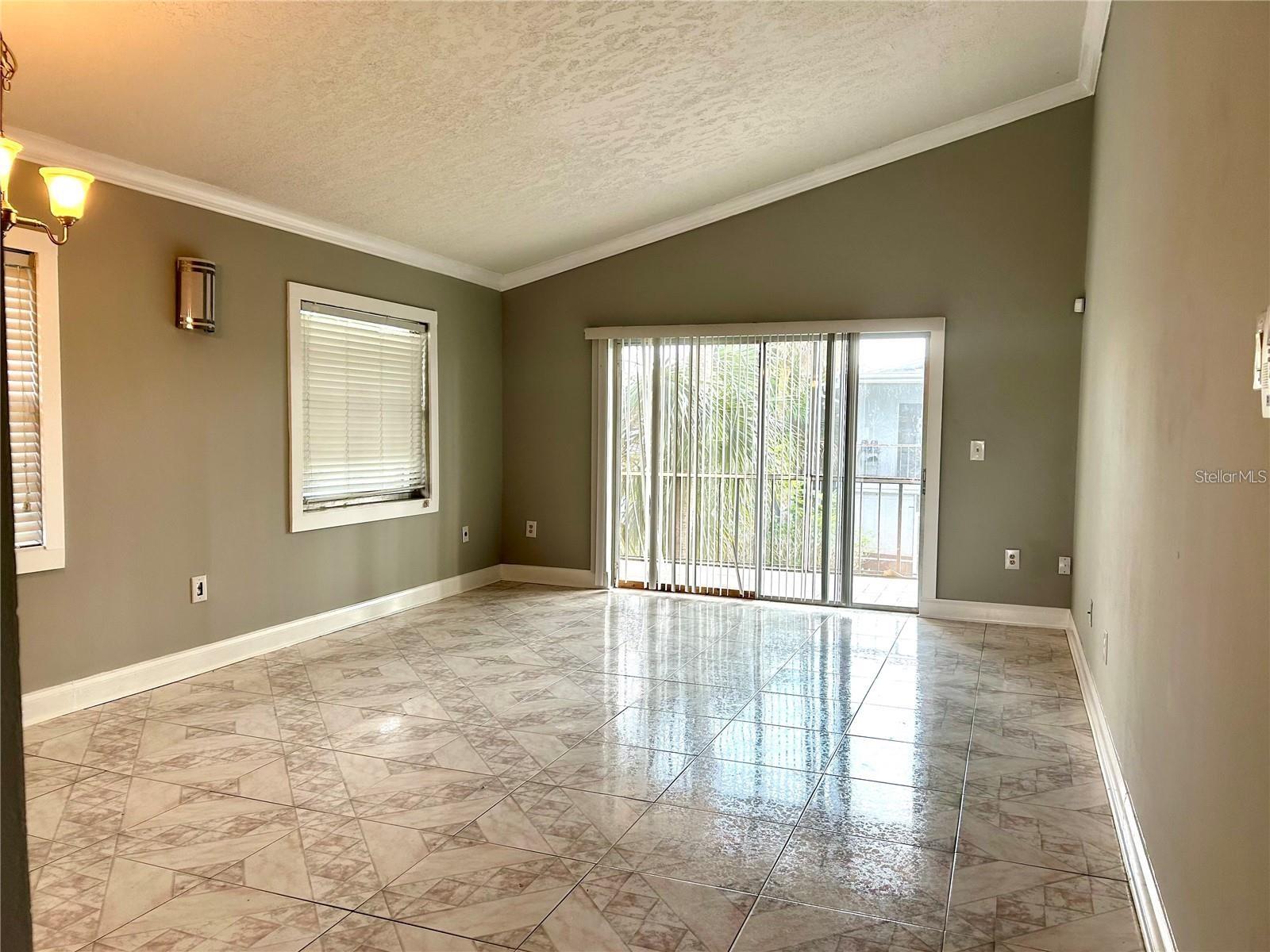 Image 6 of 12 For 6042 Amberly Avenue F55