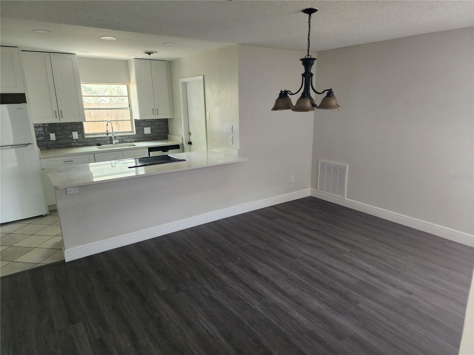Image 3 of 14 For 5323 Poinsetta Avenue