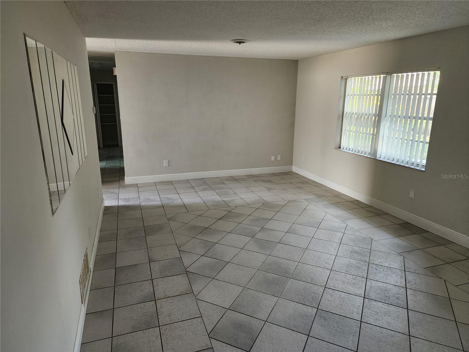 Image 4 of 14 For 5323 Poinsetta Avenue