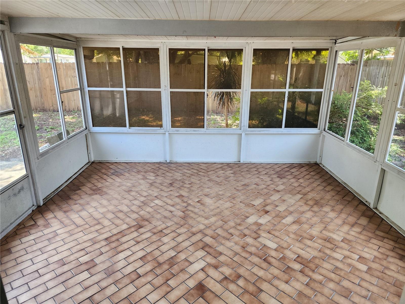 Image 6 of 14 For 5323 Poinsetta Avenue