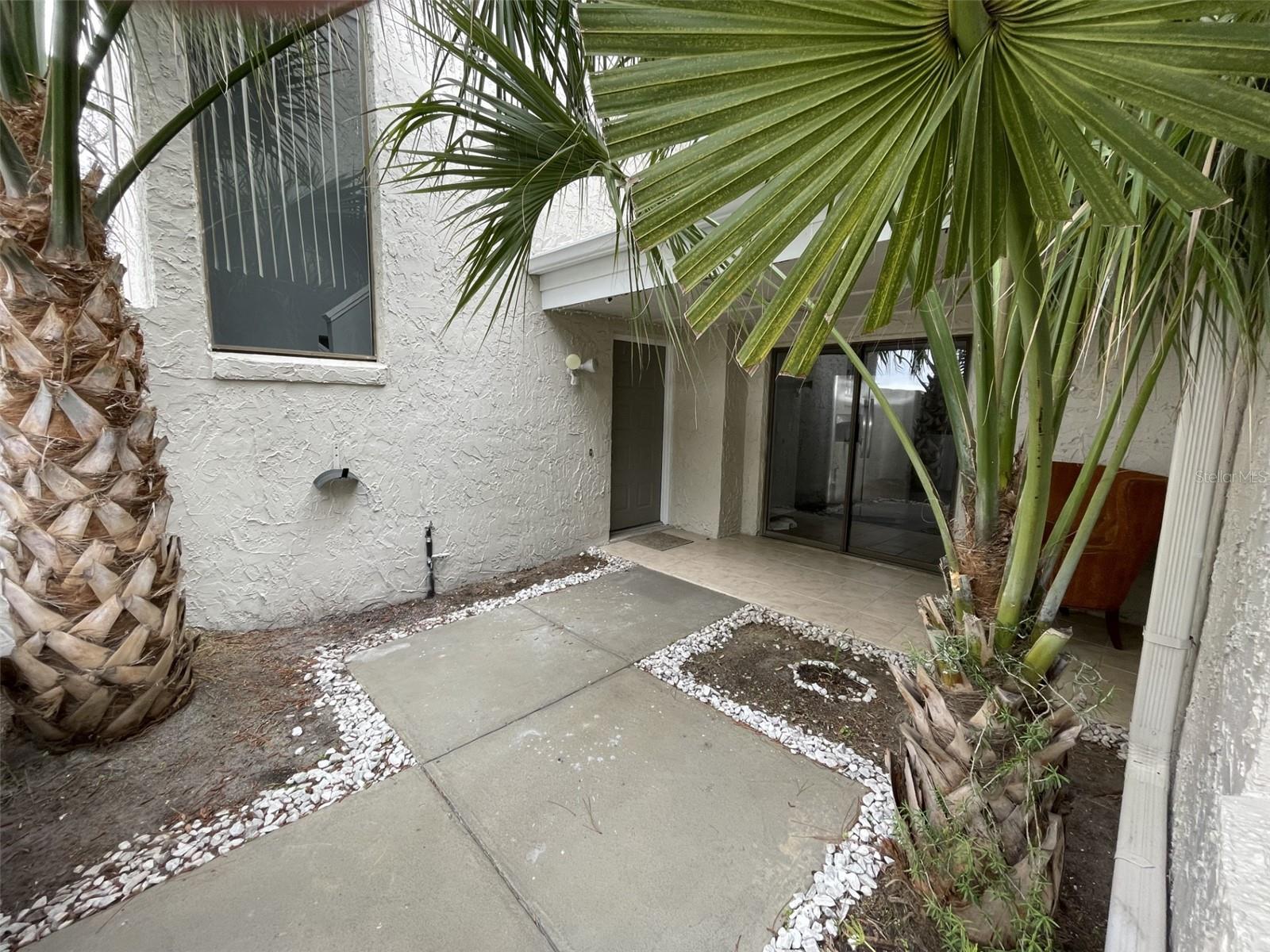 Image 4 of 22 For 5355 Vineland Rd.